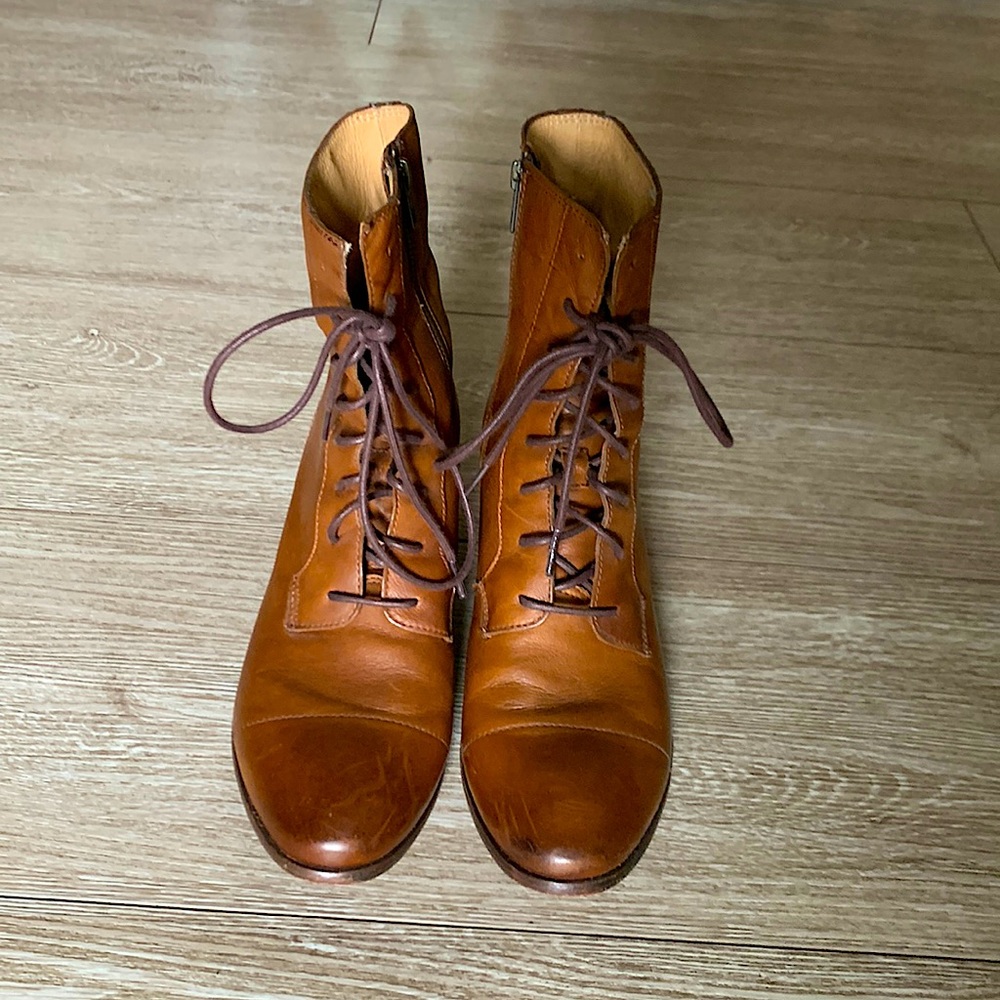 Authentic FRYE Courtney lace up Booties